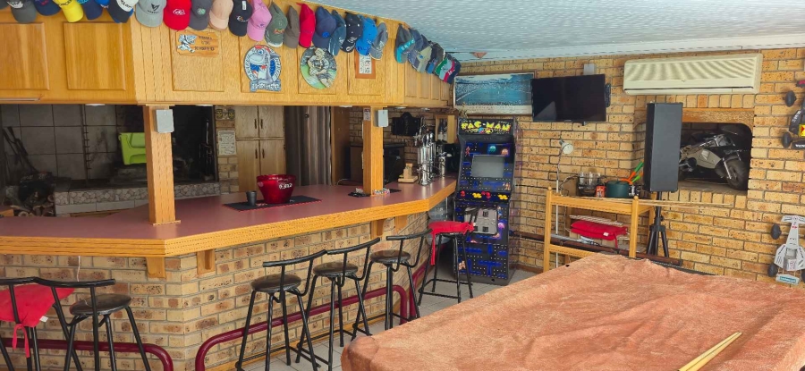 4 Bedroom Property for Sale in Pellissier Free State